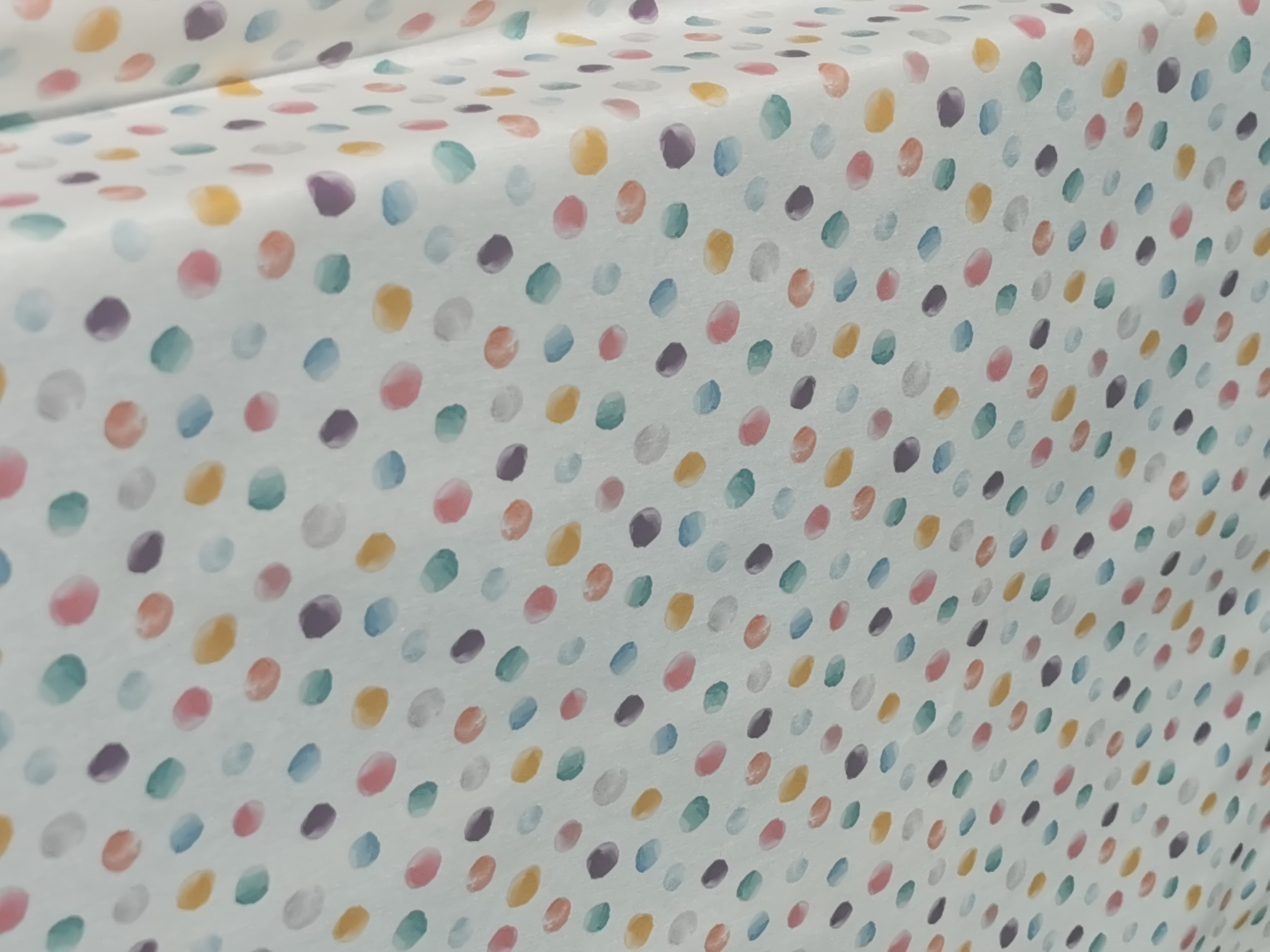 Beschichteter Baumwollstoff "Bunte Tupfer / Punkte auf weiß" (Breite 140 cm x Länge wählbar in 50 cm Schritten)
